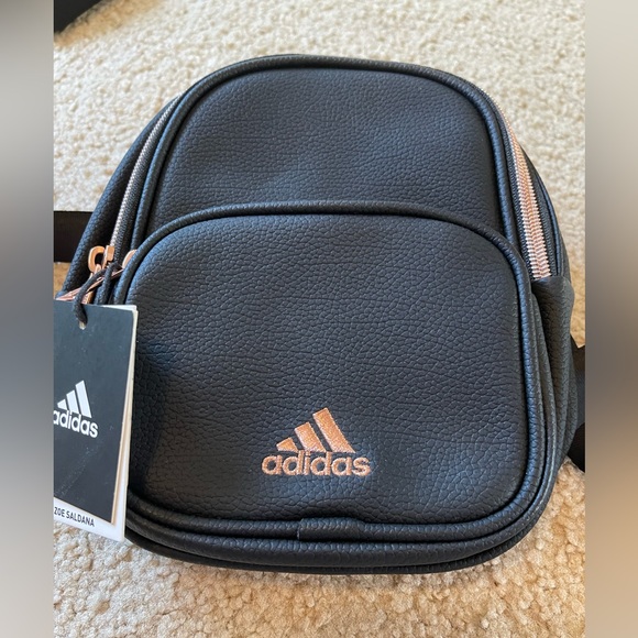 *NWT* Mini adidas backpack (with zipper damage) - Picture 2 of 12